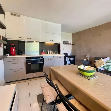 Apartment T2 Avec Piscine, 4 Couchages - - Fr-1-226b-161 *